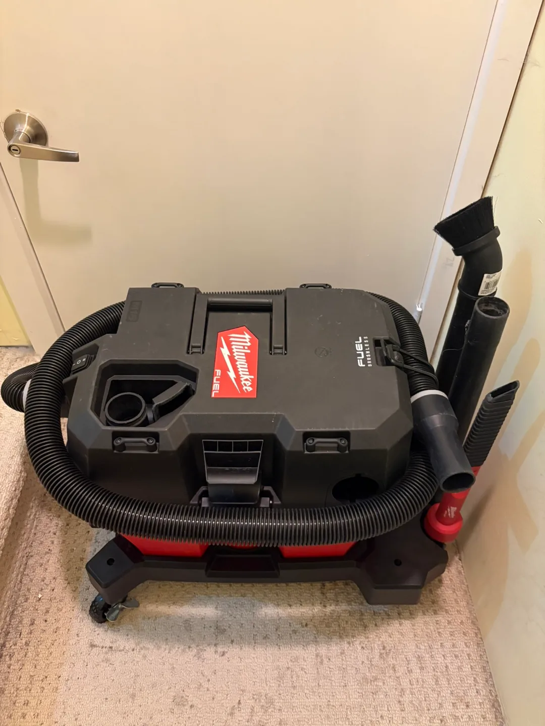 Milwaukee M18 18V Cordless Compact Vacuum image indicator(5)