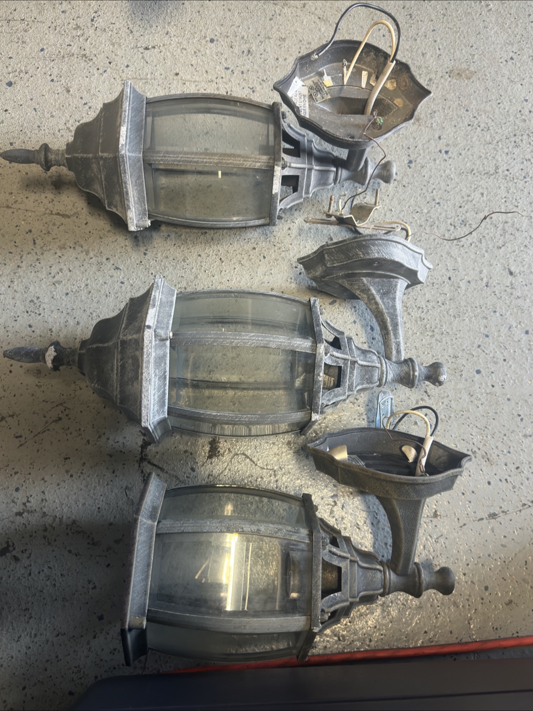 Outdoor lights $15 each - photo 2