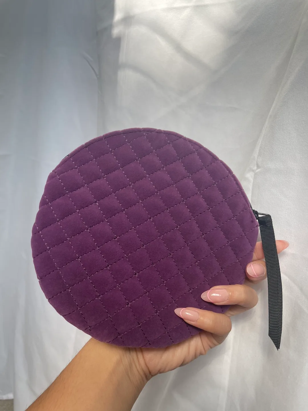 Gucci Beauty Purple Round Pouch image indicator(2)