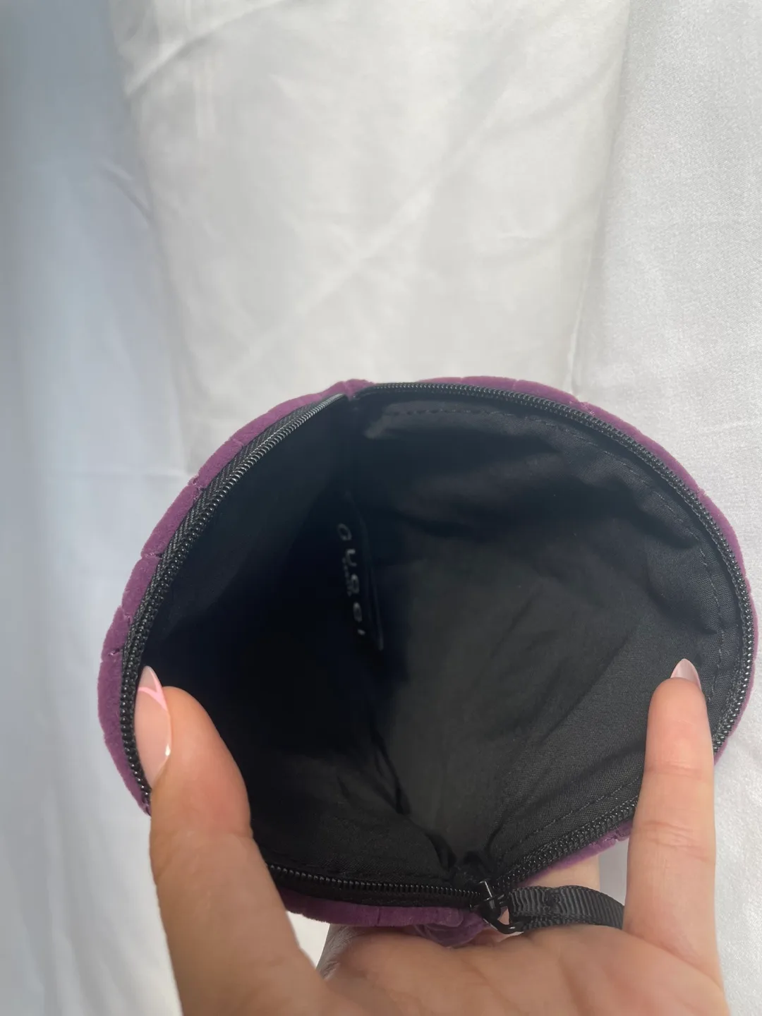 Gucci Beauty Purple Round Pouch image indicator(3)