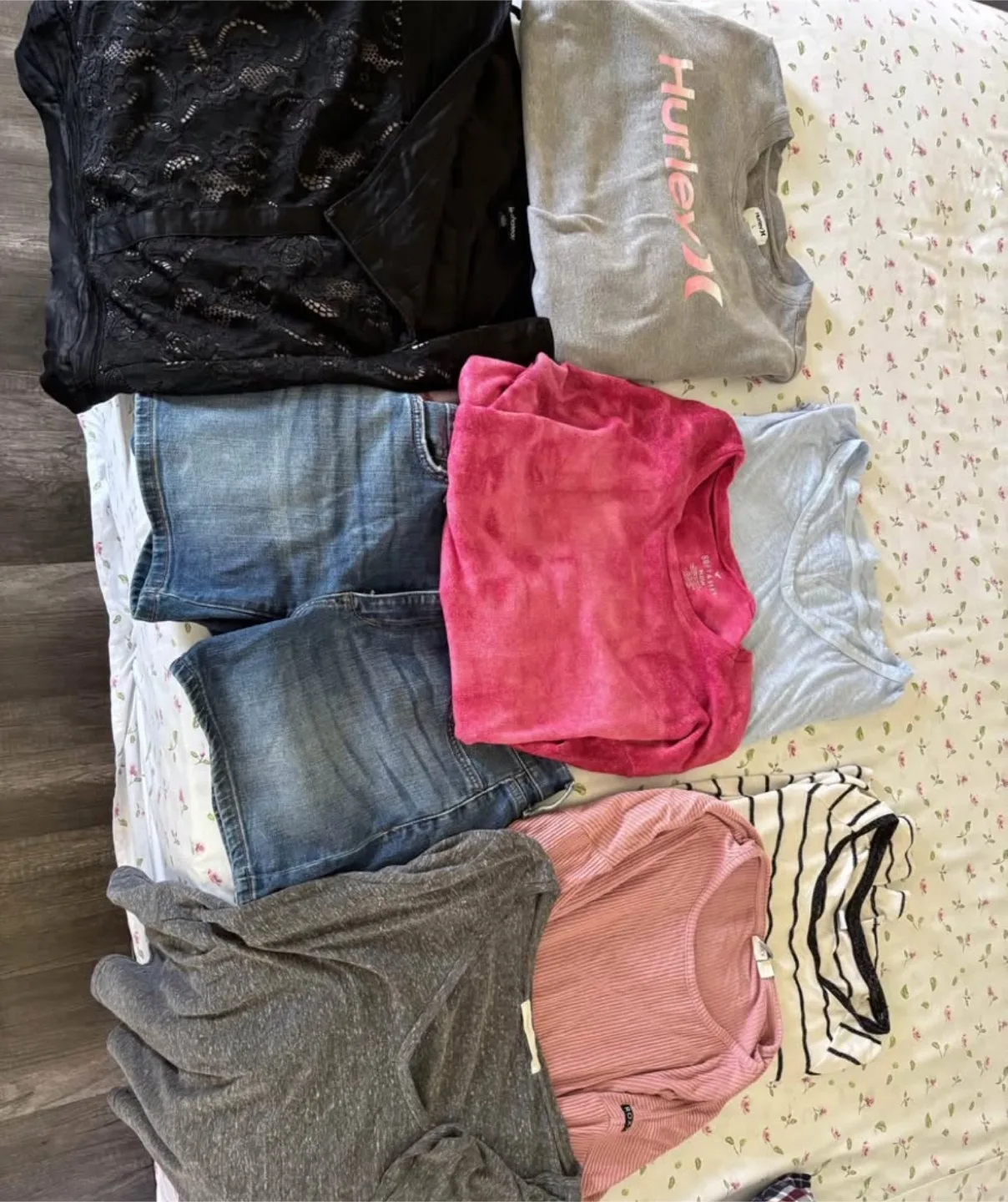 Mixed Clothing Lot - name brand clothing thumbnail