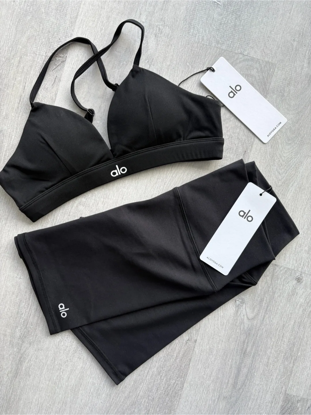 ALO Splendor Bra & Airlift Energy Shorts - Black image indicator(2)
