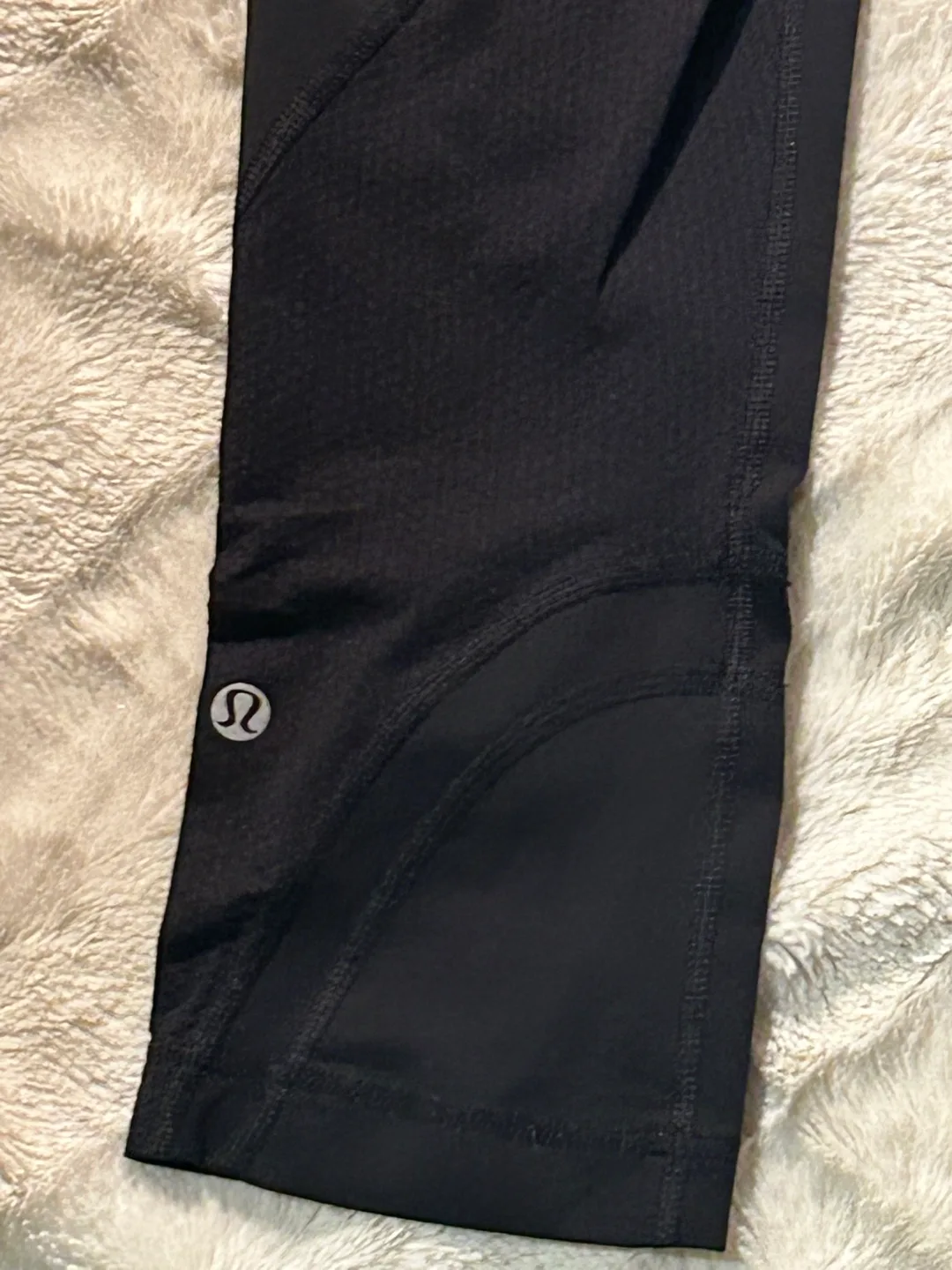 Lululemon Black Running Crop - Size 6 image indicator(2)