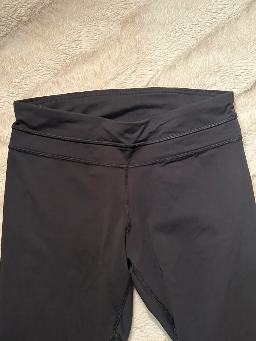 Lululemon Black Running Crop - Size 6 image indicator(7)