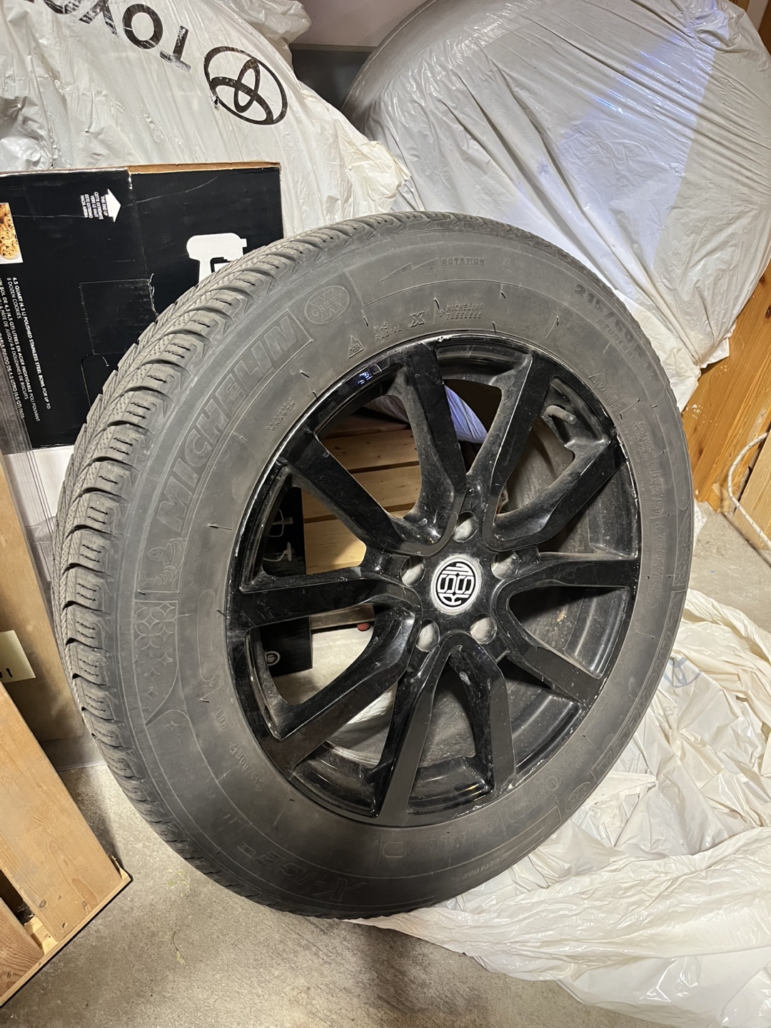 Michelin 215/60R17 Winter Tire on Black Rim - photo 2