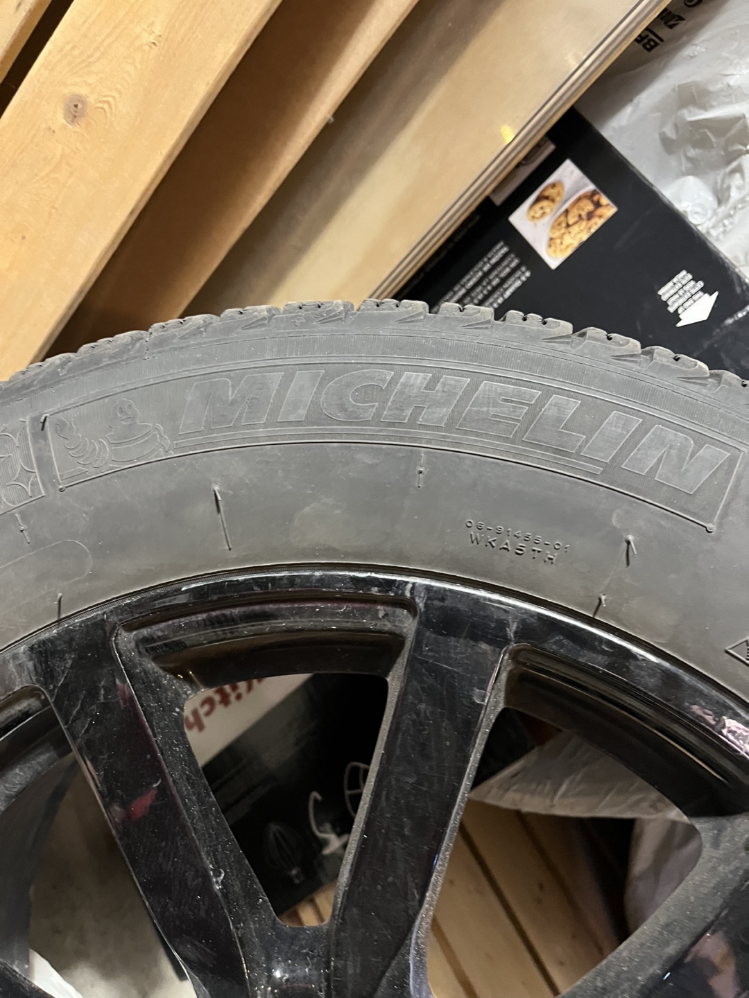 Michelin 215/60R17 Winter Tire on Black Rim - photo 5