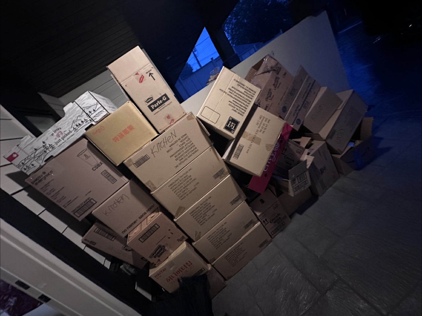 Moving boxes - photo 3