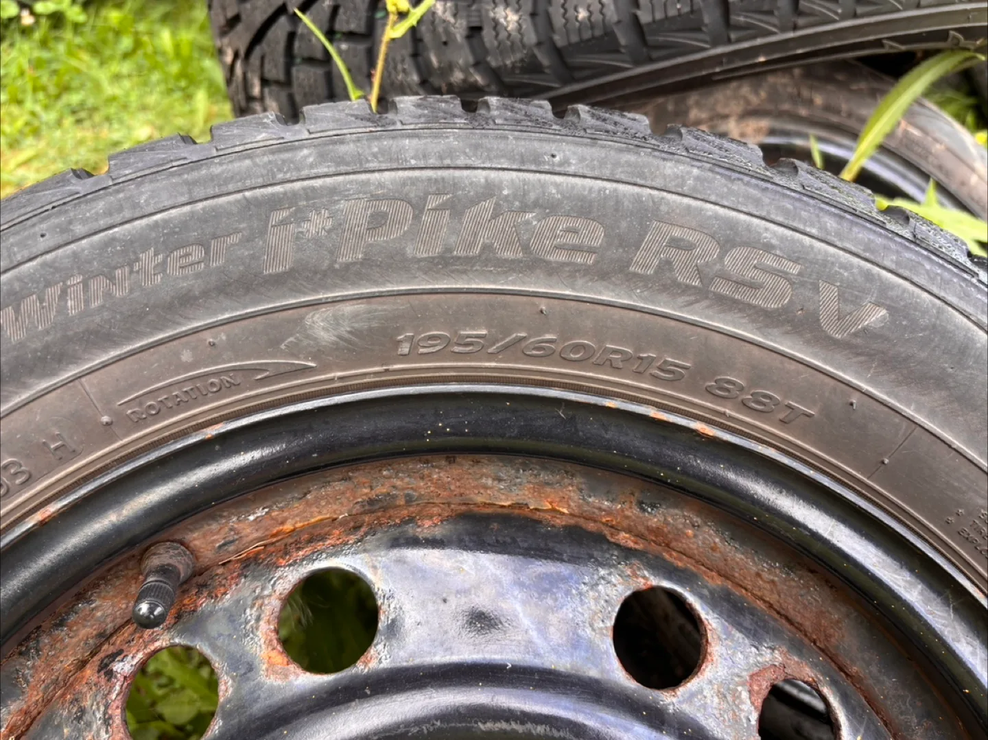 Hankook Winter i*Pike RSV Tires 195/60R15 image indicator(2)