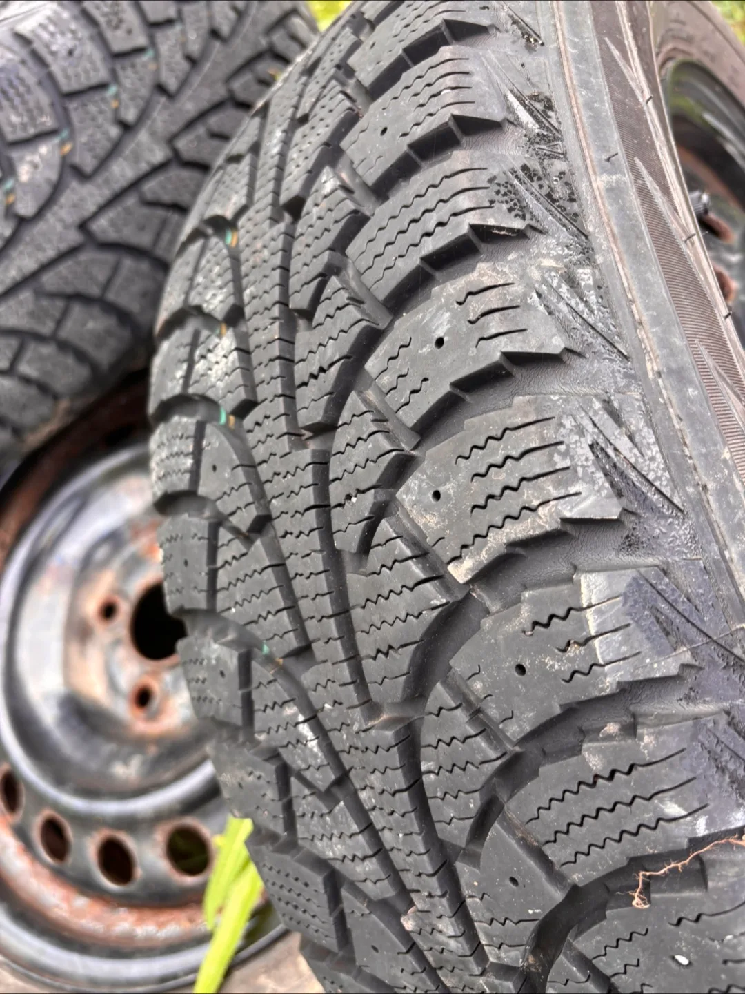 Hankook Winter i*Pike RSV Tires 195/60R15 image indicator(3)