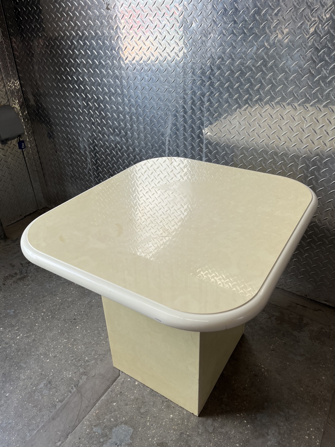 Vintage Italian Cream Accent Table - photo 3