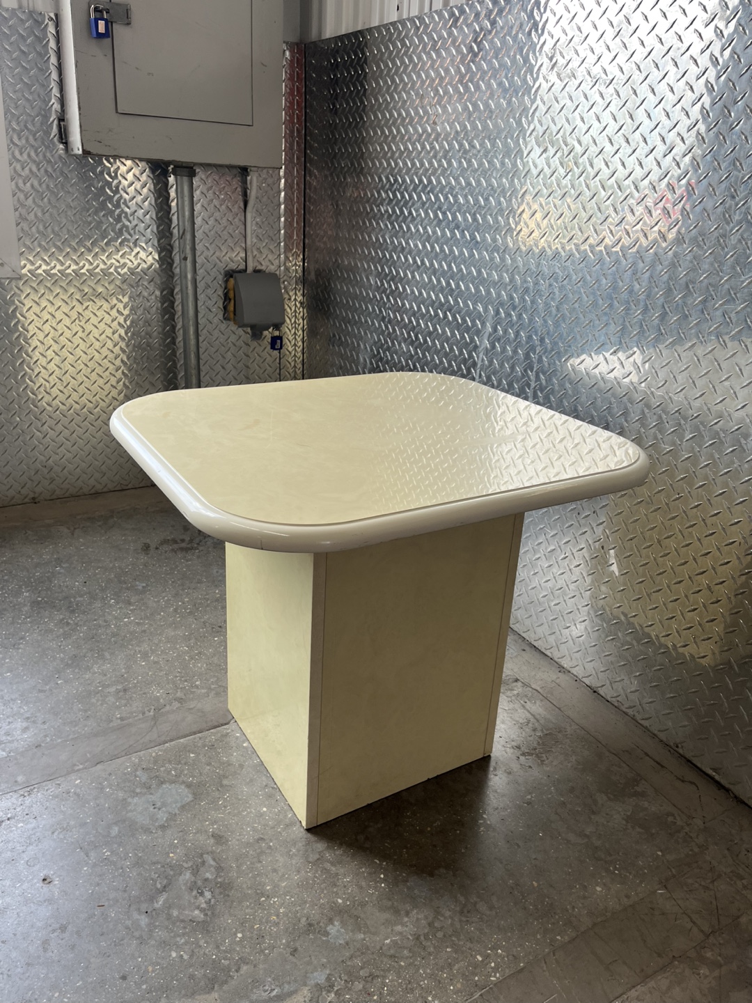 Vintage Italian Cream Accent Table - photo 4