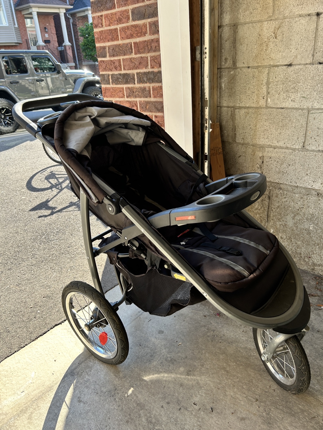 Graco Jogging Stroller - Great Condition! - photo 3