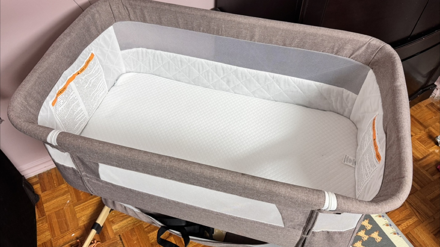 Baby Bassinet - Like New! - photo 3