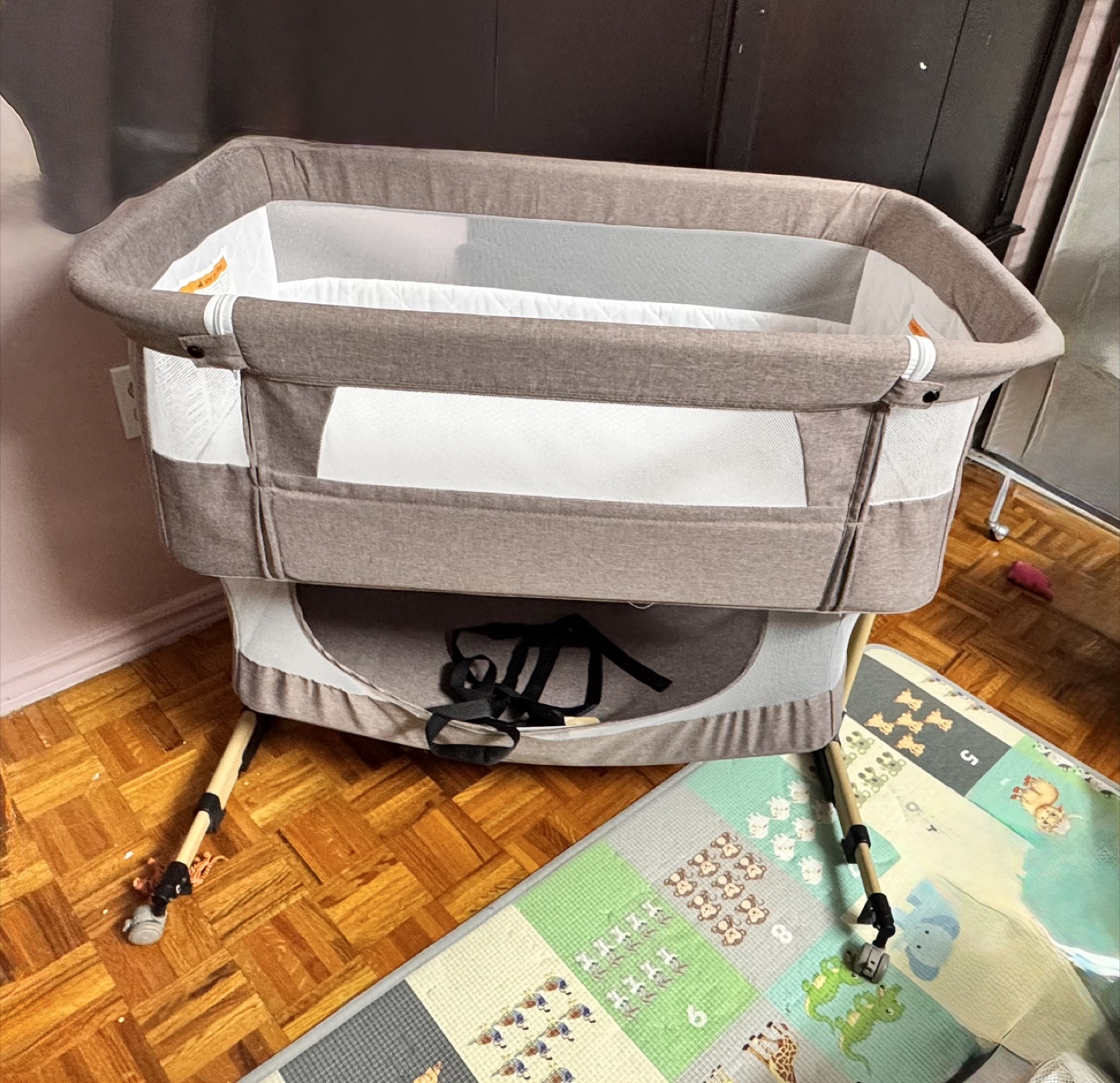 Baby Bassinet - Like New!