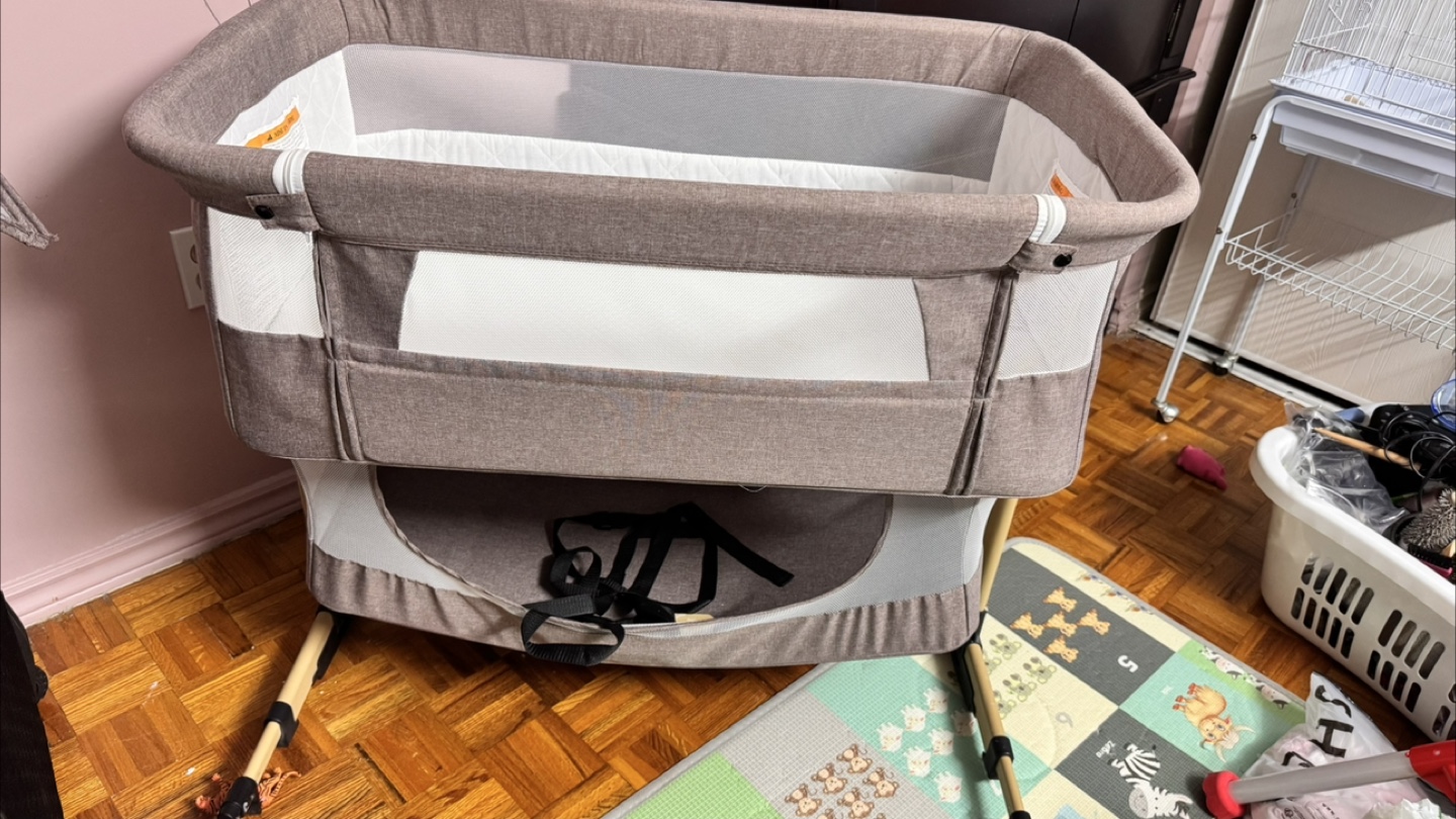 Baby Bassinet - Like New! - photo 2