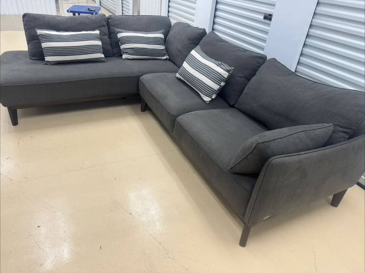 Brick Grey Sectional Sofa image indicator(3)