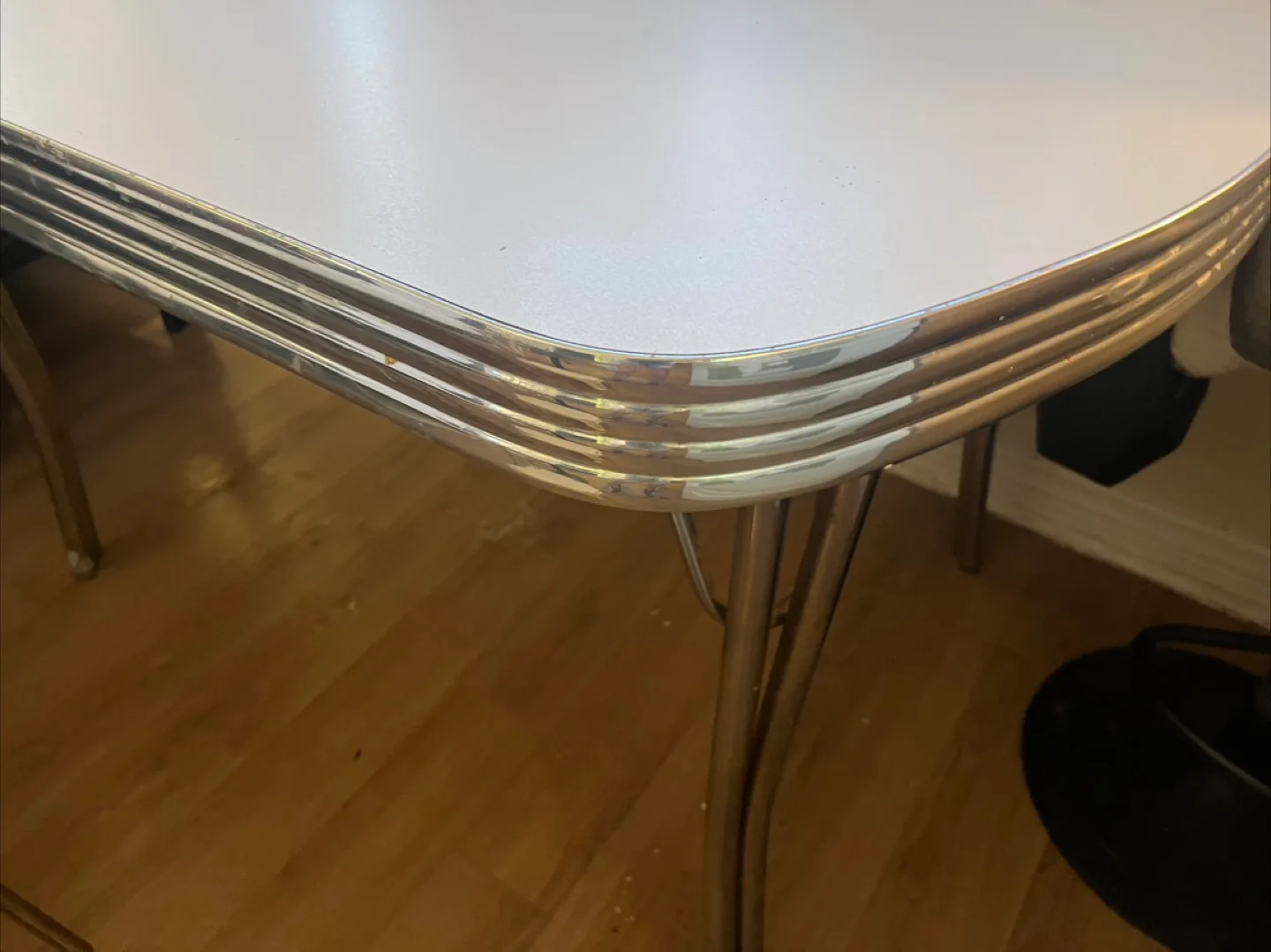 1950’s Retro Chrome Diner’s Table image indicator(3)