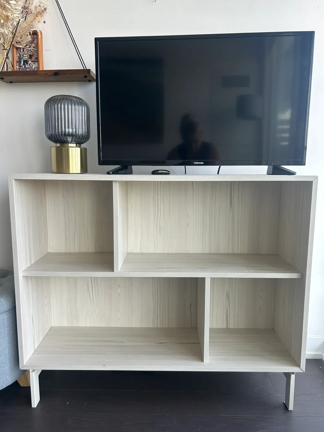 Toshiba 32" 720p TV - Like New!