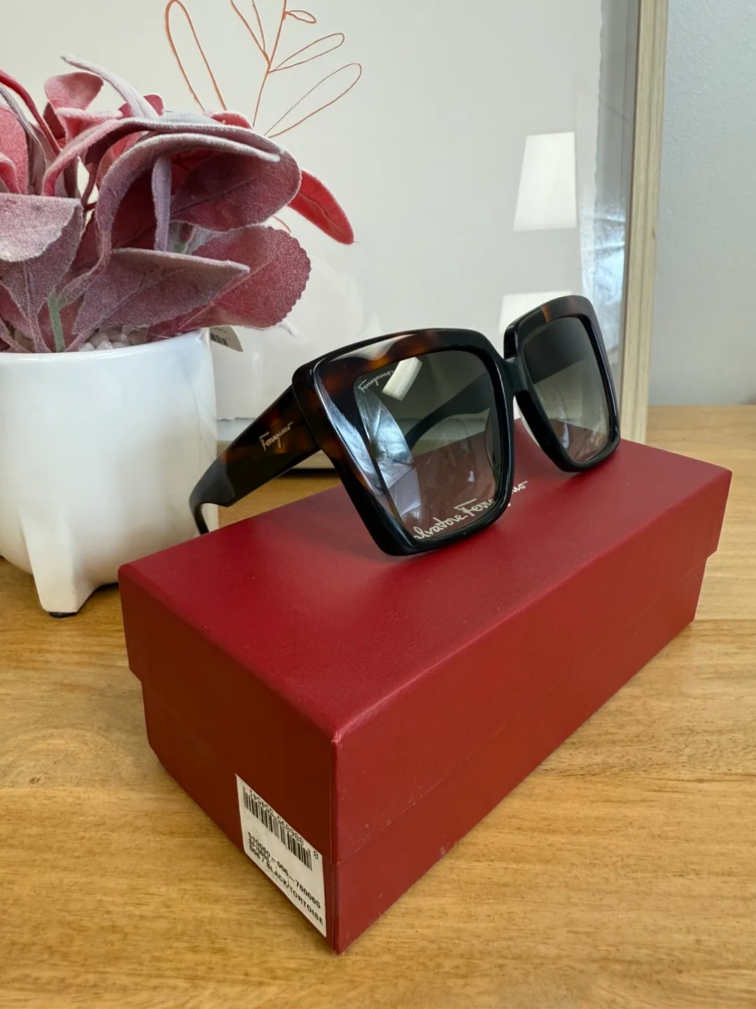 Authentic brand new Salvatore Ferragamo Sunglasses image indicator(6)