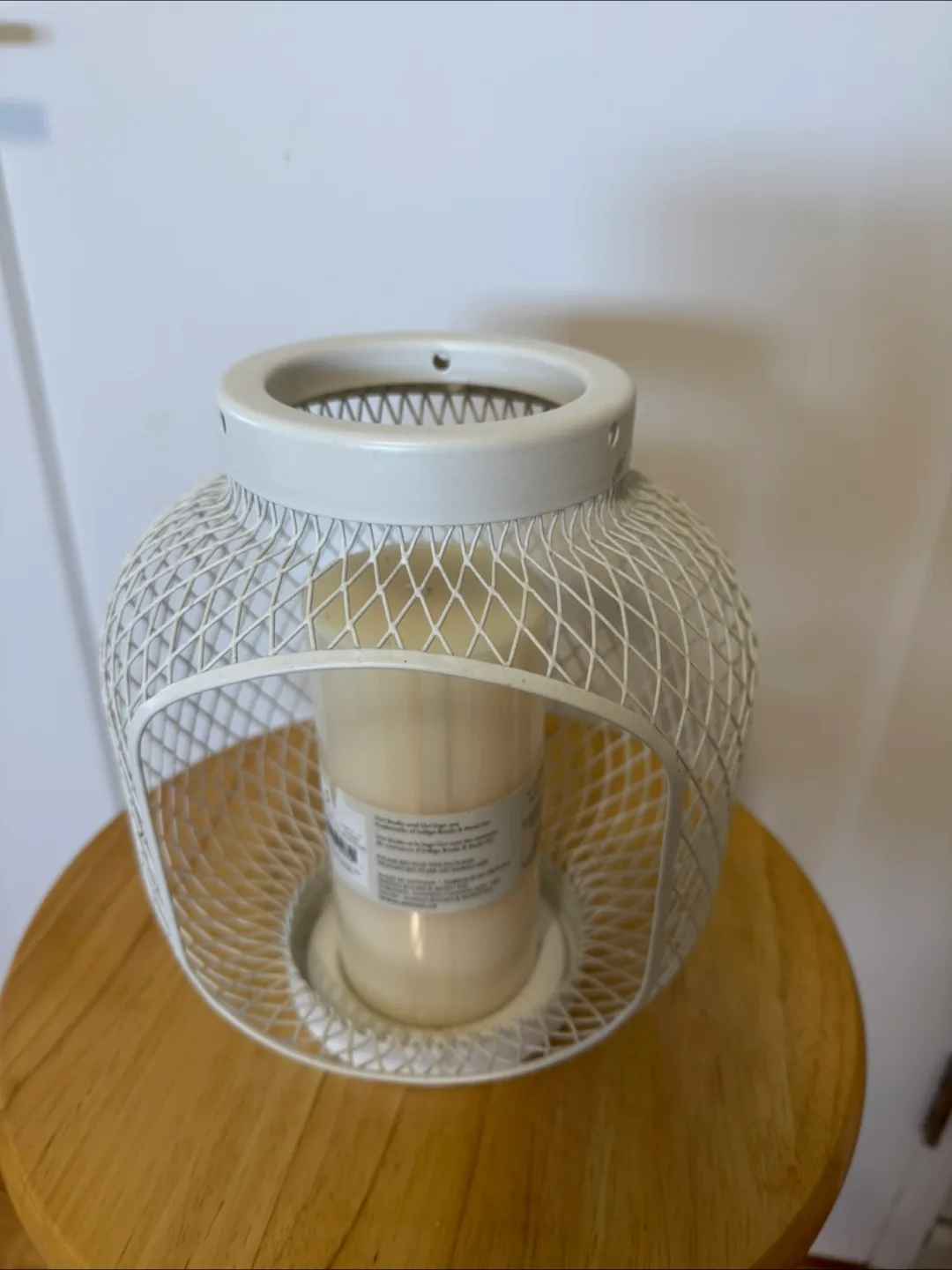 White Wire Candle Holder with Candle image indicator(5)