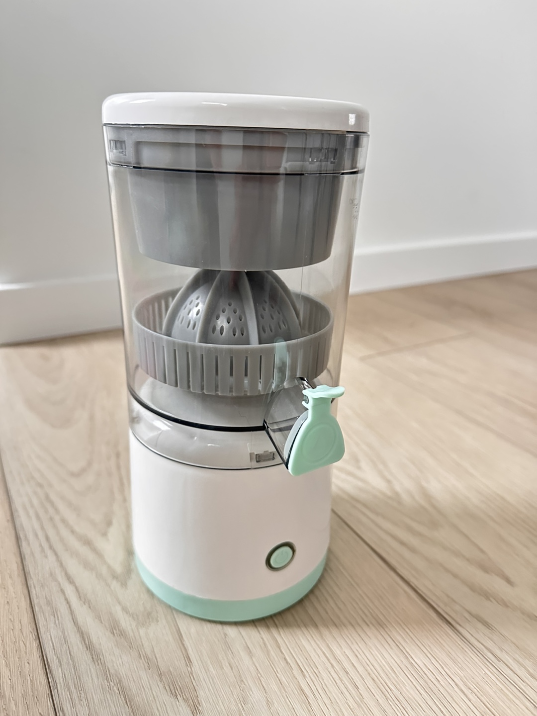 Portable USB Rechargeable Citrus Juicer