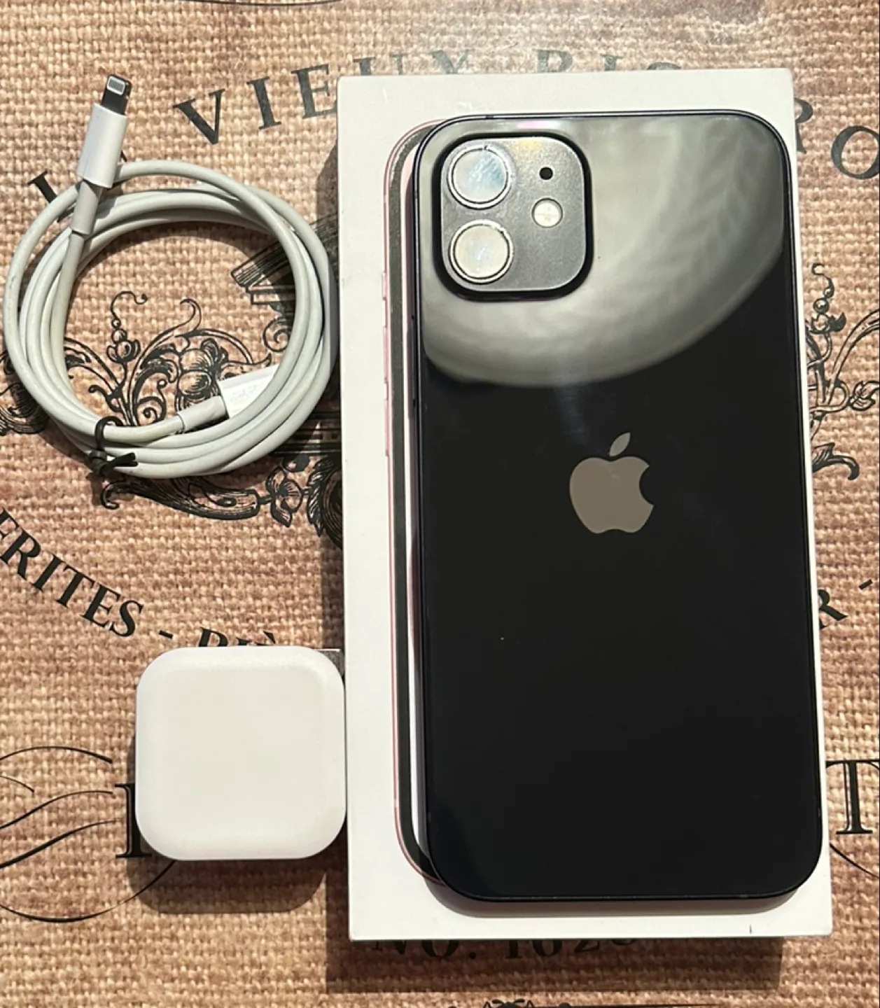 (100%) iPhone 12 64GB-Excellent+Accessories.