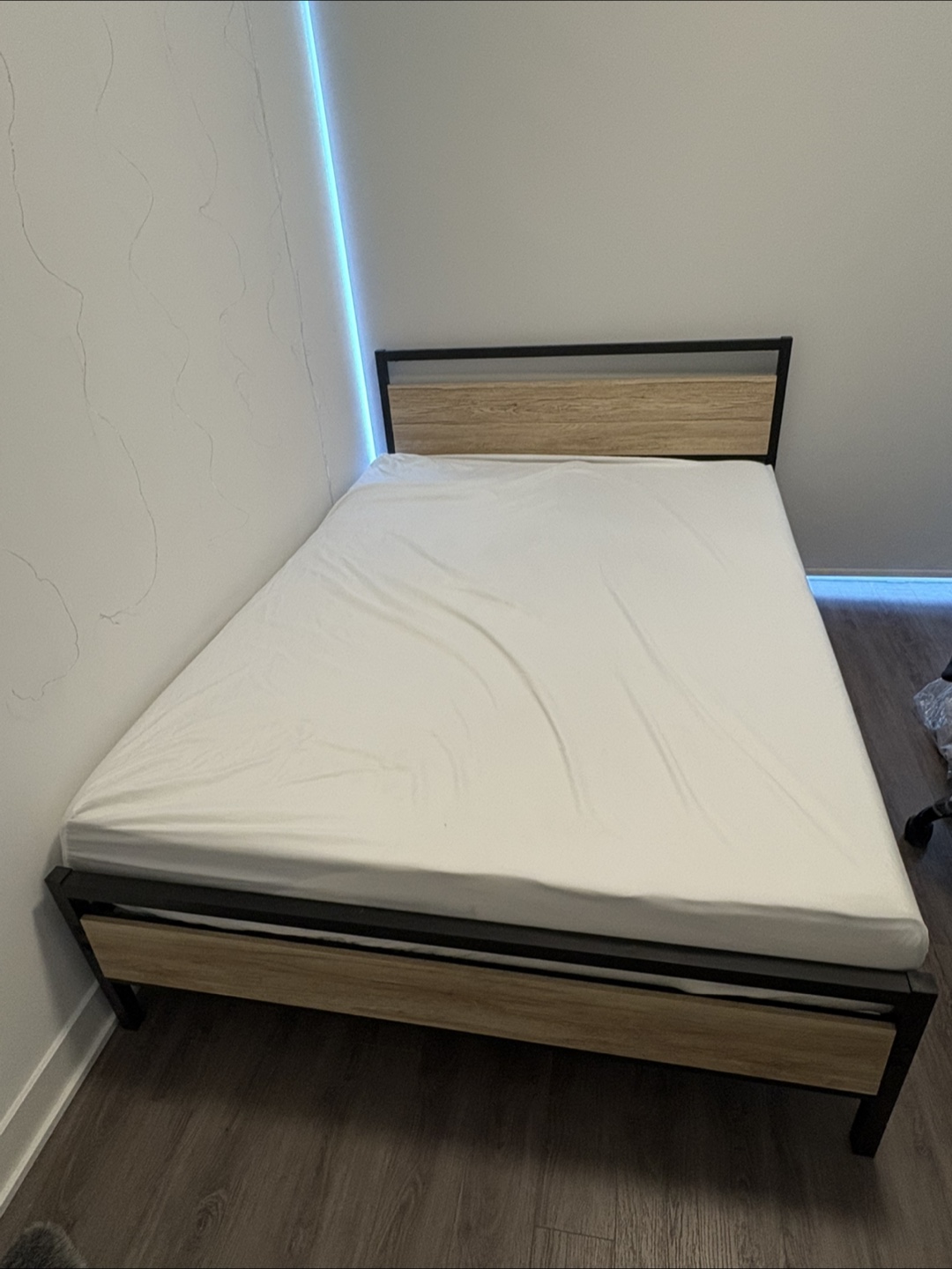 Full Size Metal and Wood Bed Frame - photo 3