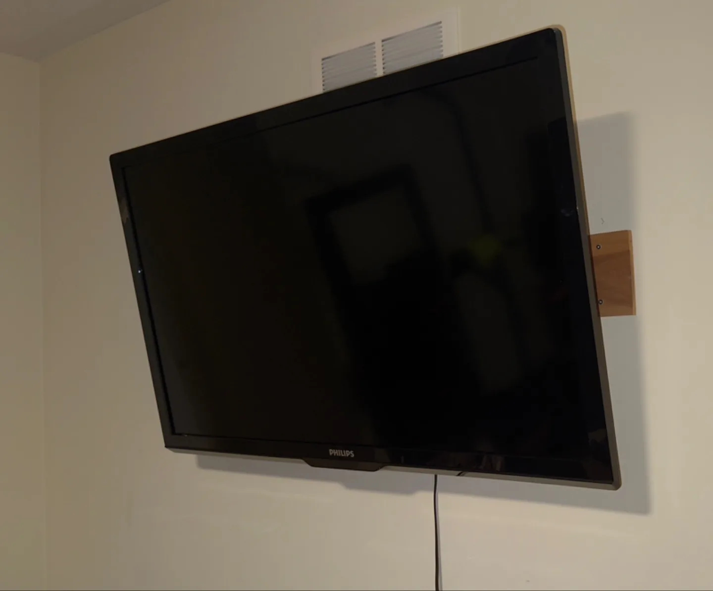 Philips 55” Flat Screen TV with wall mount & Remote thumbnail