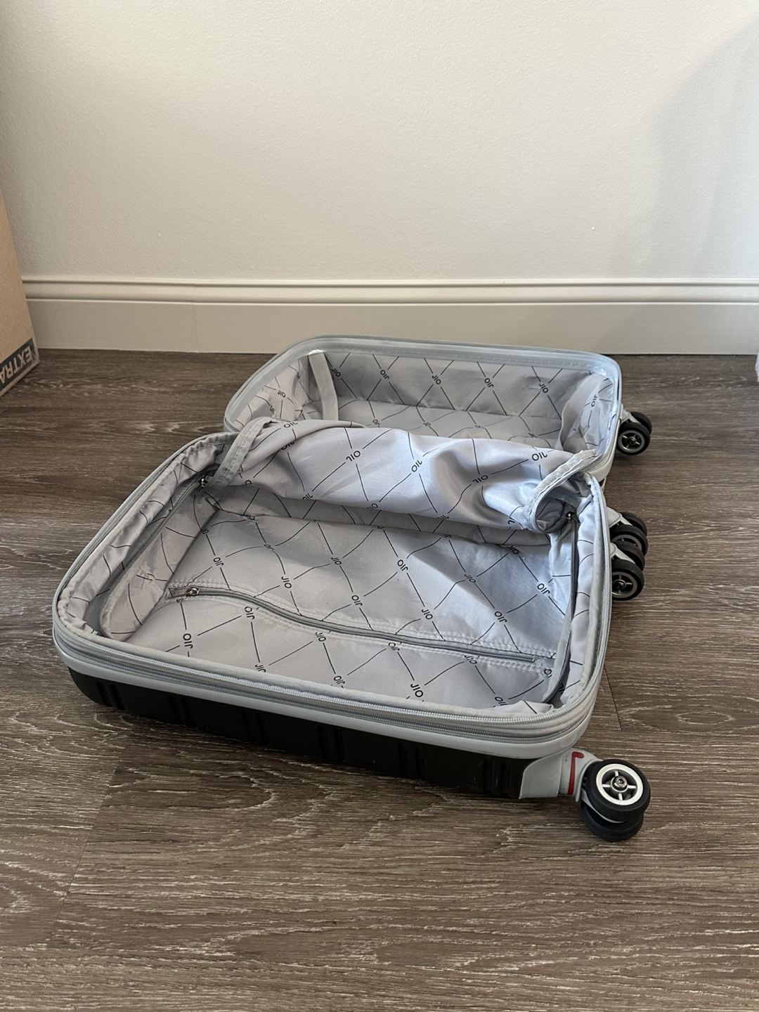 JIO Carry-on Luggage - photo 4