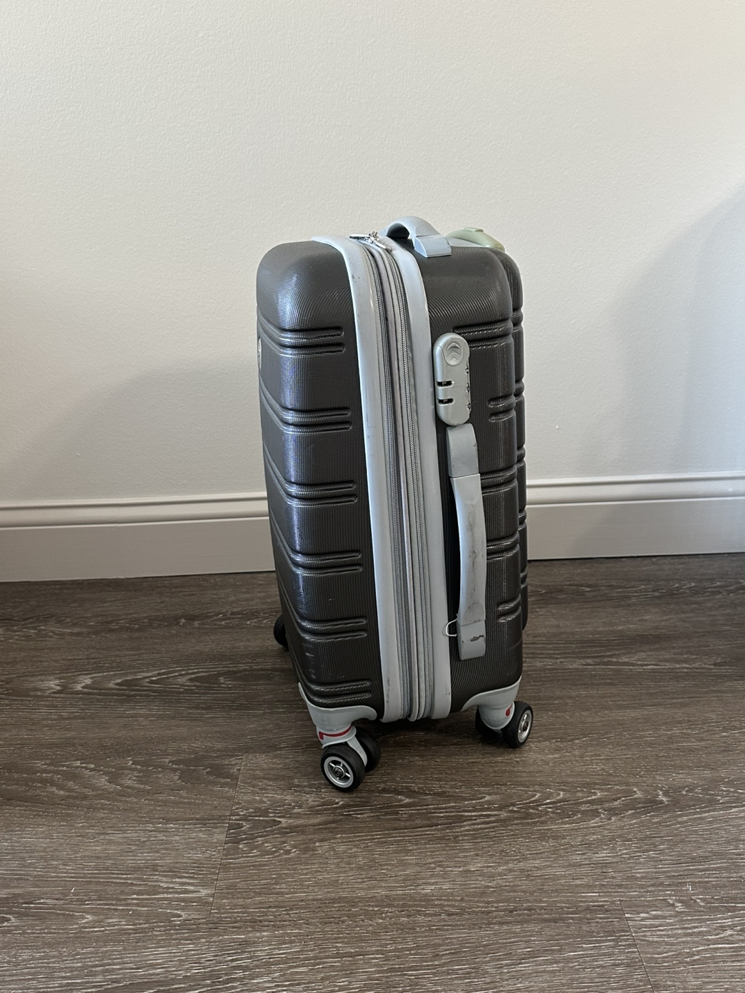 JIO Carry-on Luggage - photo 2