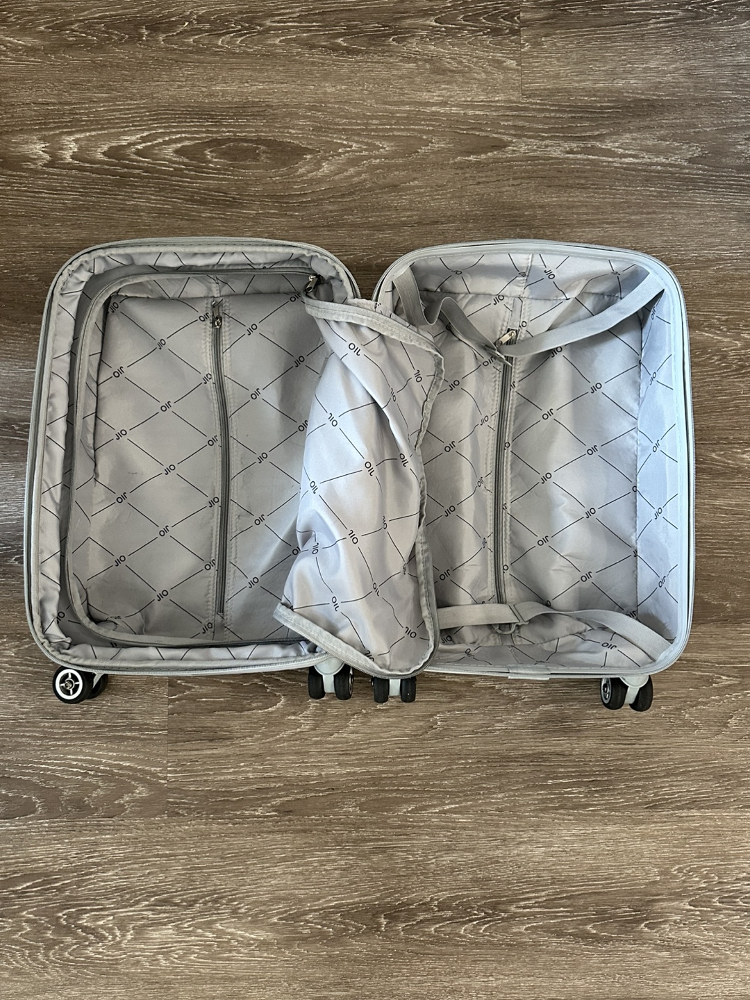 JIO Carry-on Luggage - photo 3