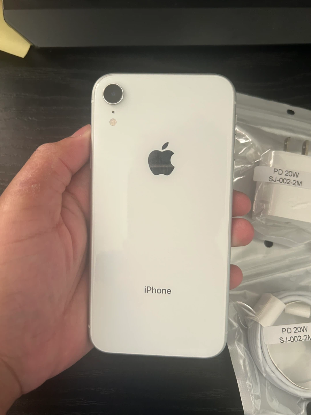 128 GB Apple iPhone XR - White - Like New - photo 2