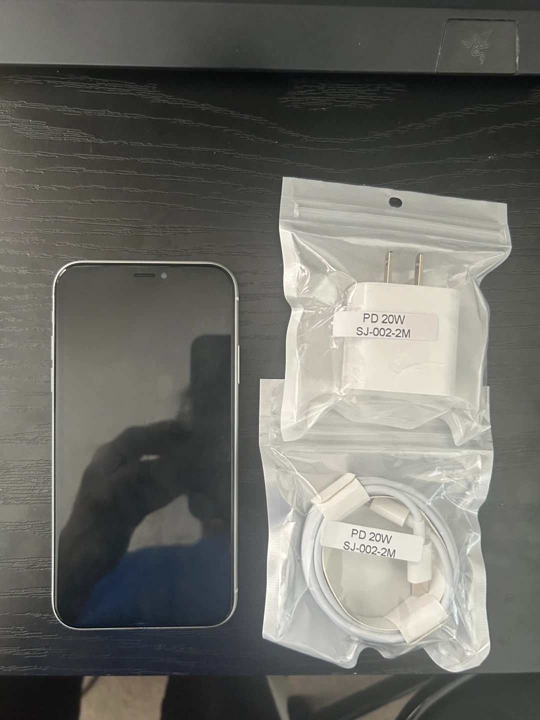 128 GB Apple iPhone XR - White - Like New - photo 3