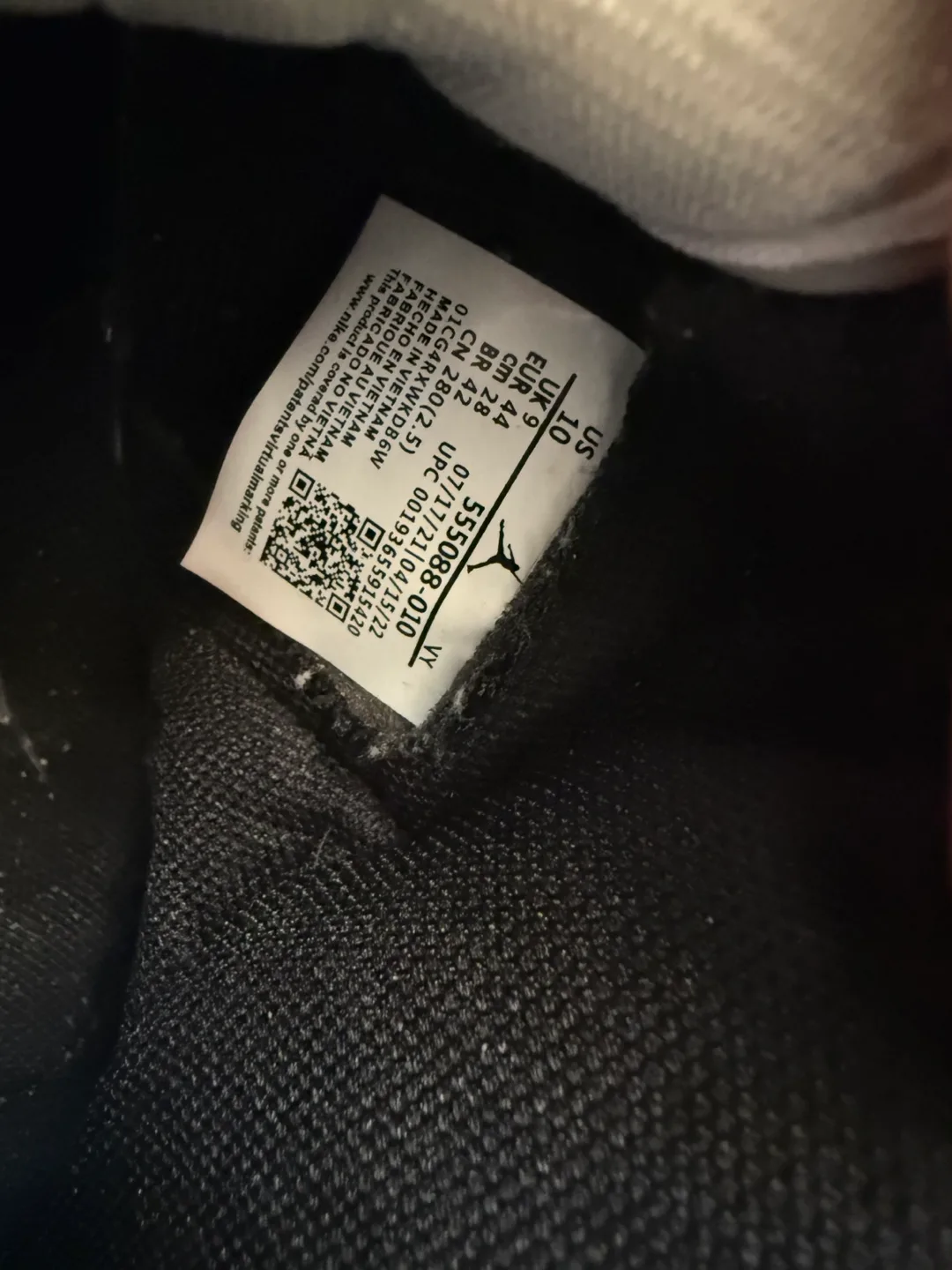 Air Jordan 1 Retro High OG Panda, US 10 image indicator(3)