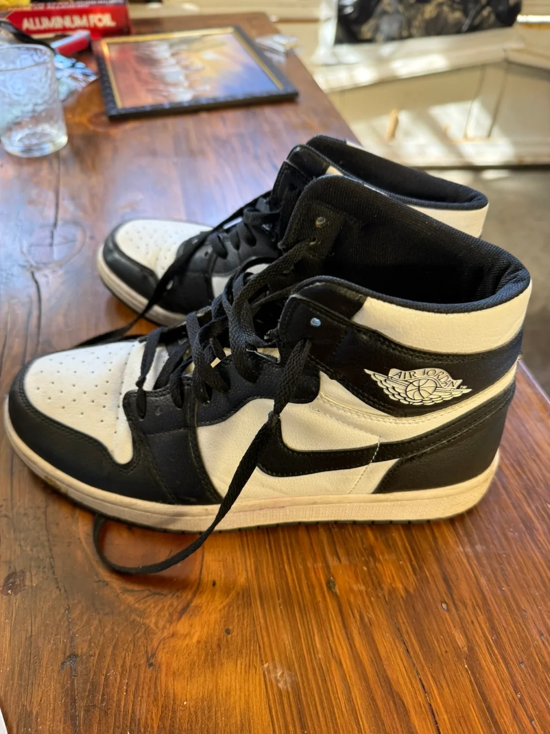 Air Jordan 1 Retro High OG Panda, US 10 image indicator(2)