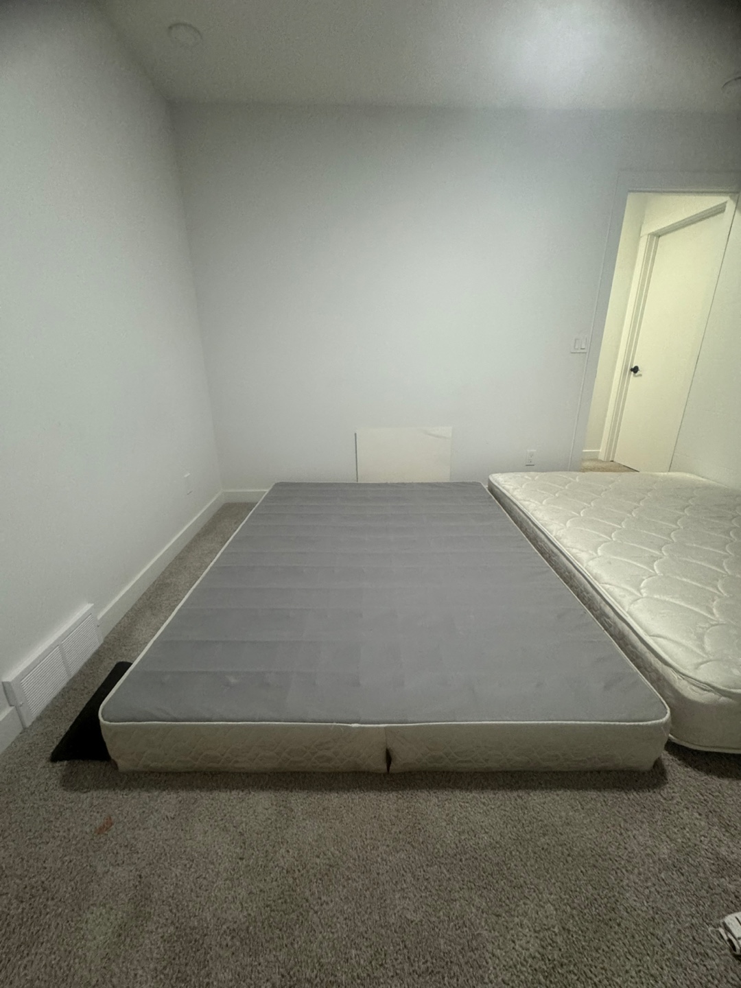 Queen  Bed bed box and mattress - photo 3