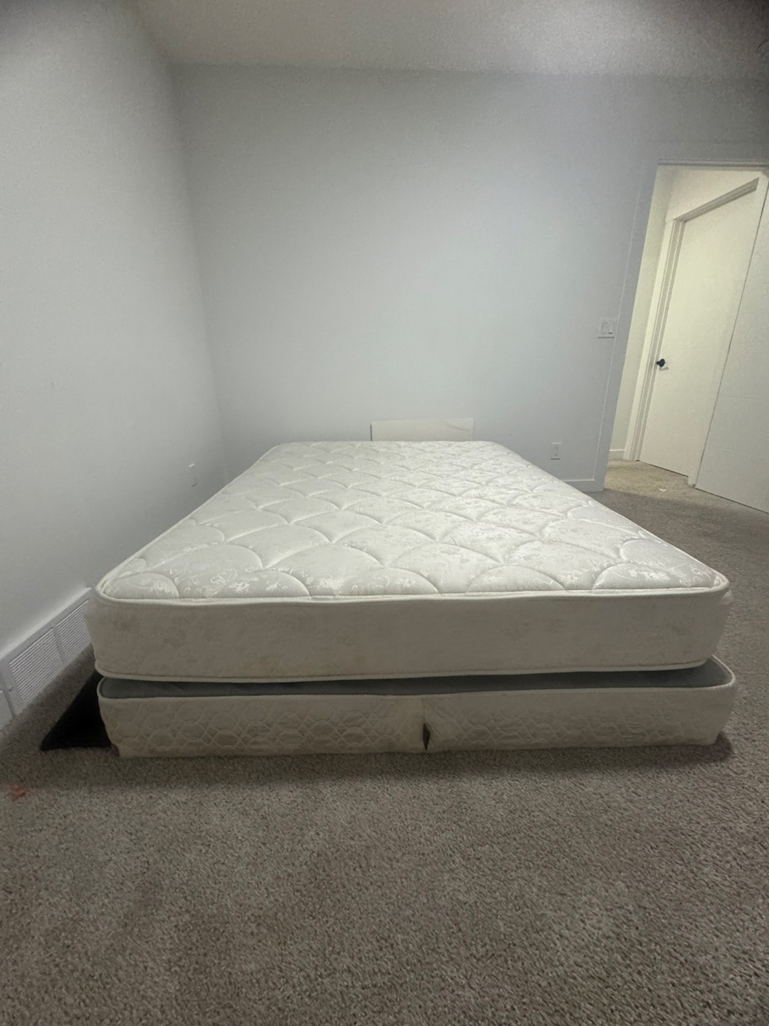 Queen  Bed bed box and mattress - photo 2