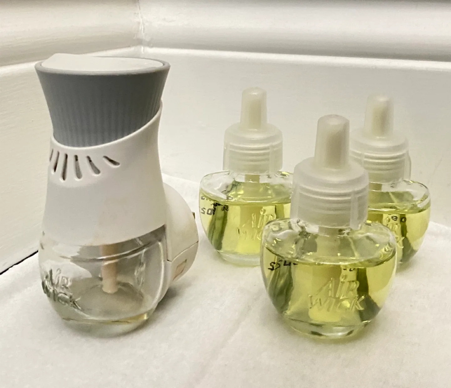 Air Wick Scented Oil Refills thumbnail