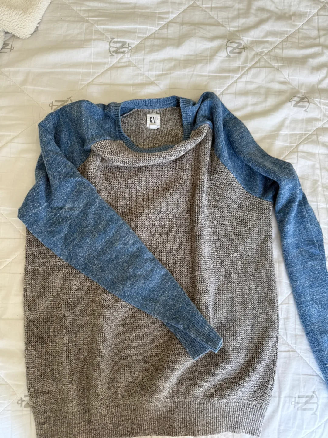 Gap Sweater - Size Medium thumbnail
