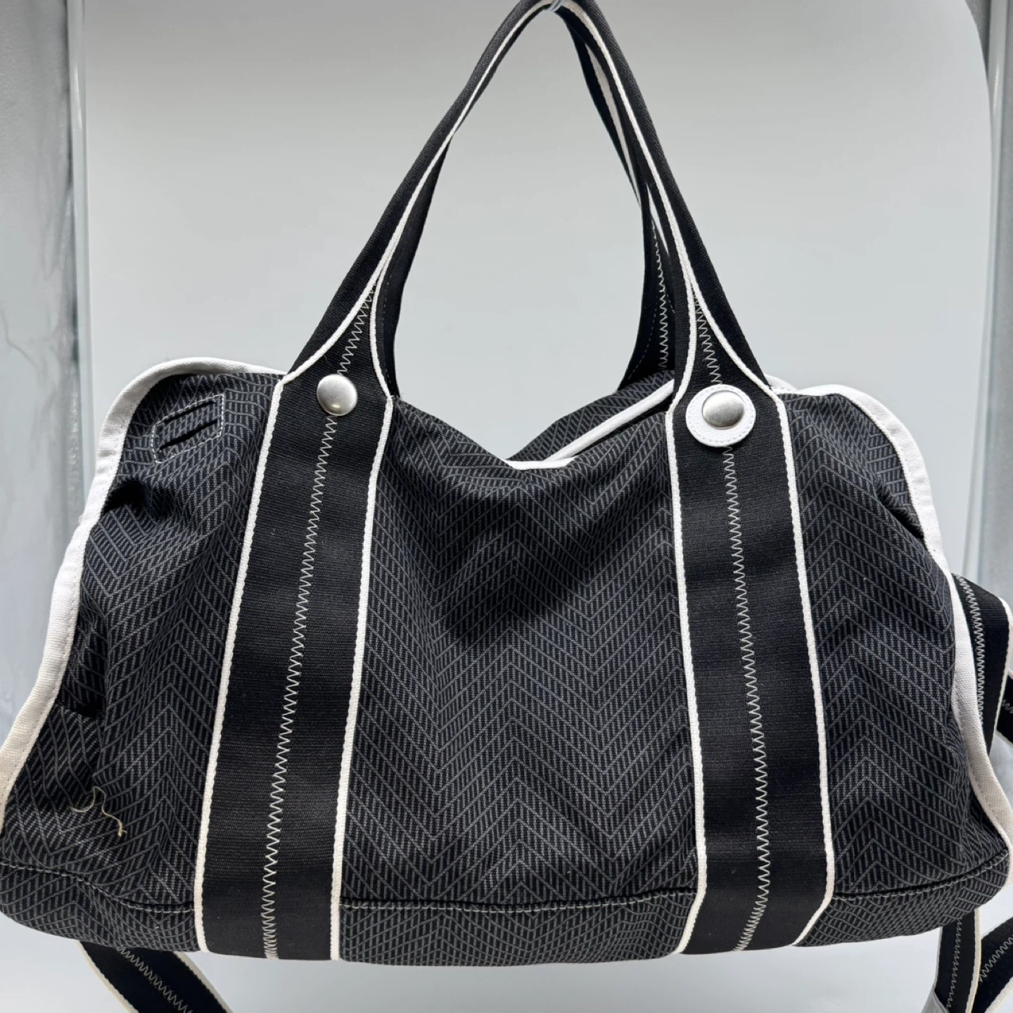 Nike Backbeat Medium Duffel Bag – Black/White – New with Tags - photo 2