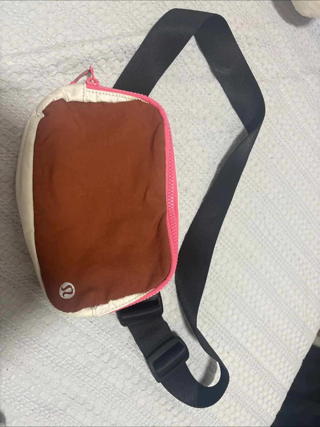 Lululemon Side Pouch thumbnail