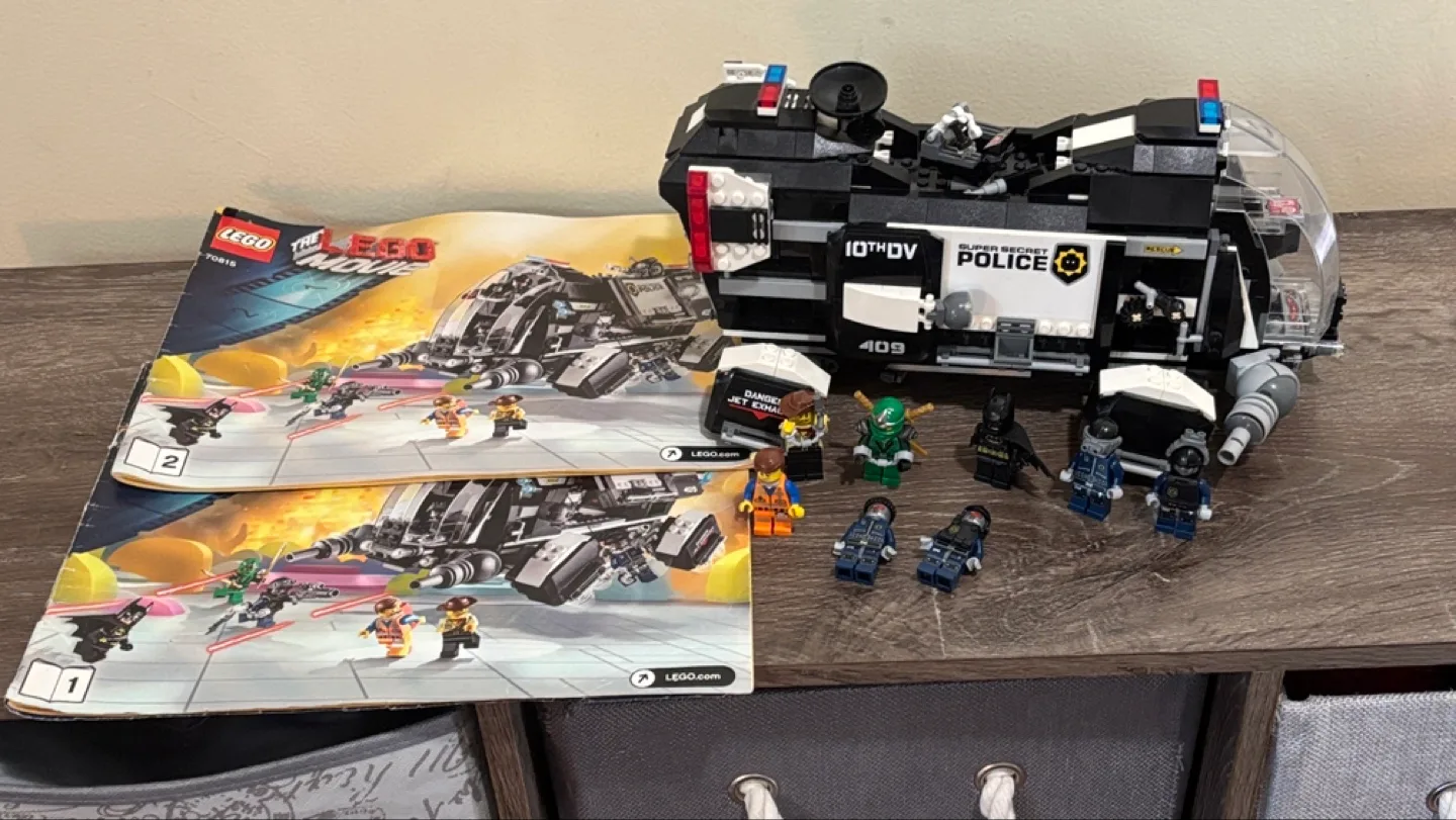 LEGO Movie 70815 Super Secret Police Dropship thumbnail