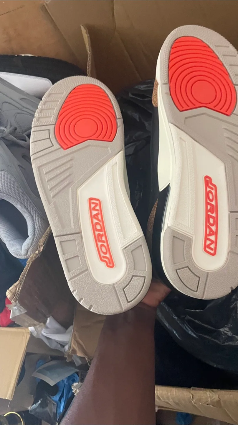 Jordan 3 Retro Black Gold image indicator(4)