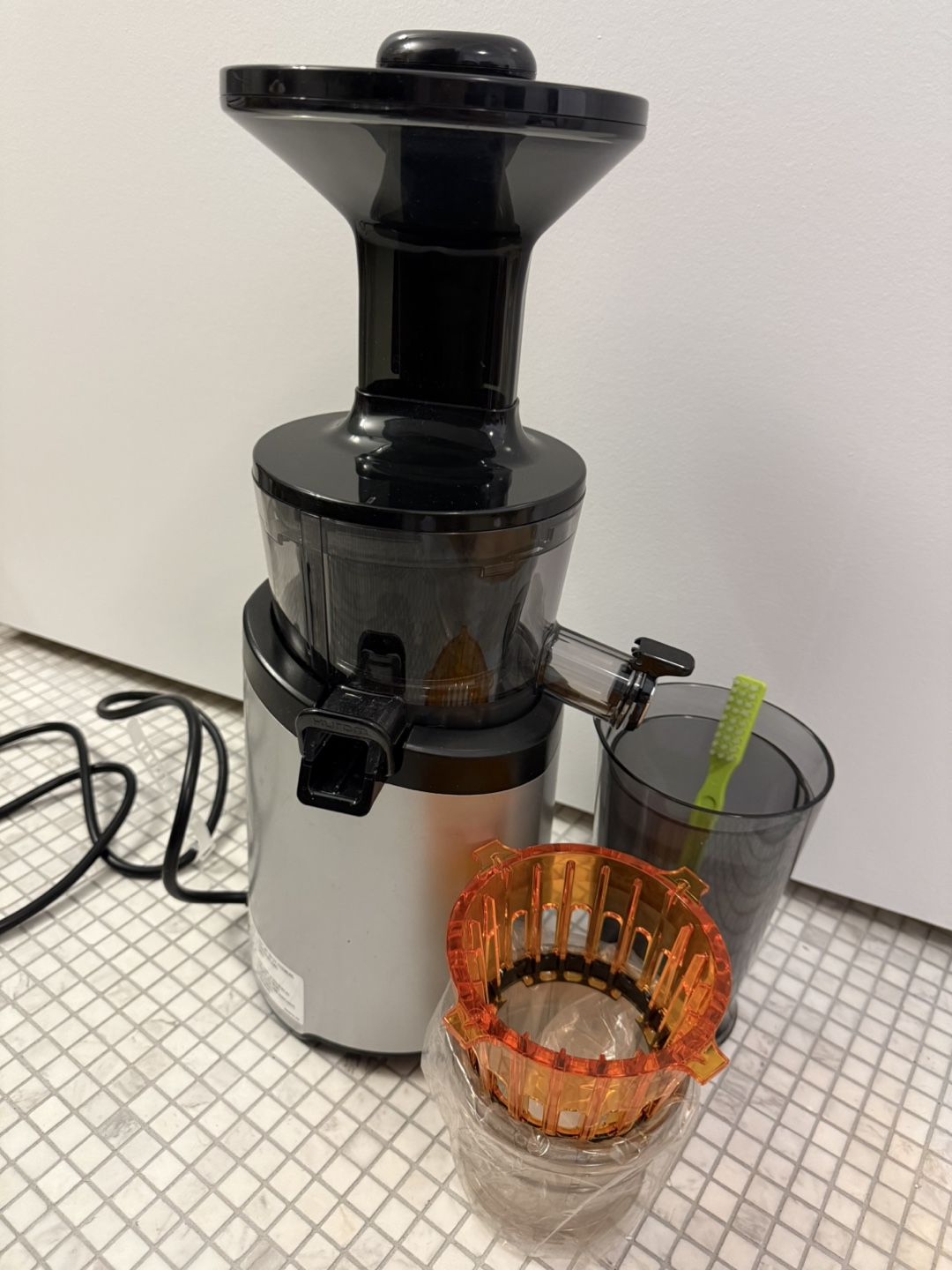 Hurom H-AA Slow Juicer