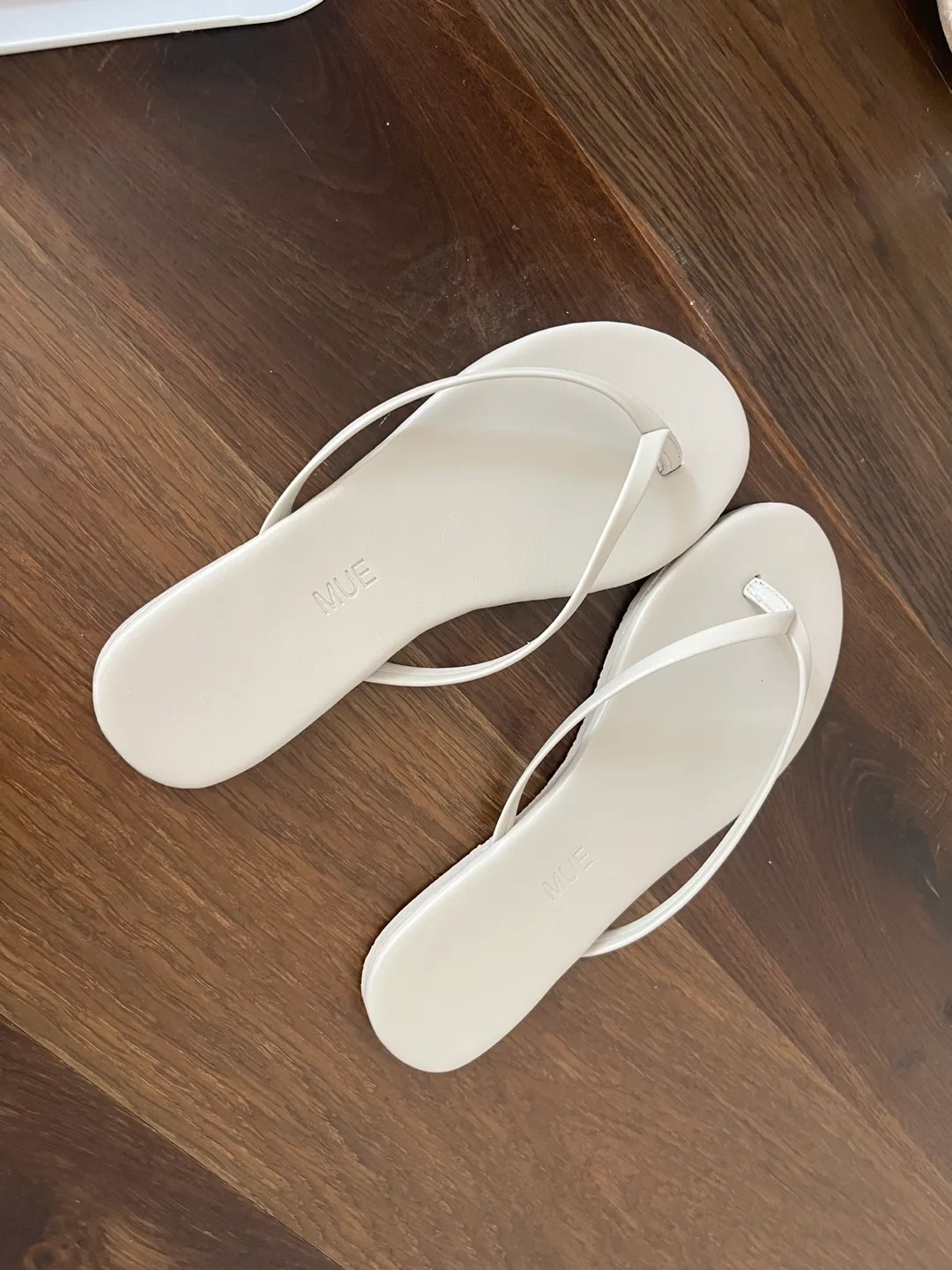 MUE White Flip Flops thumbnail