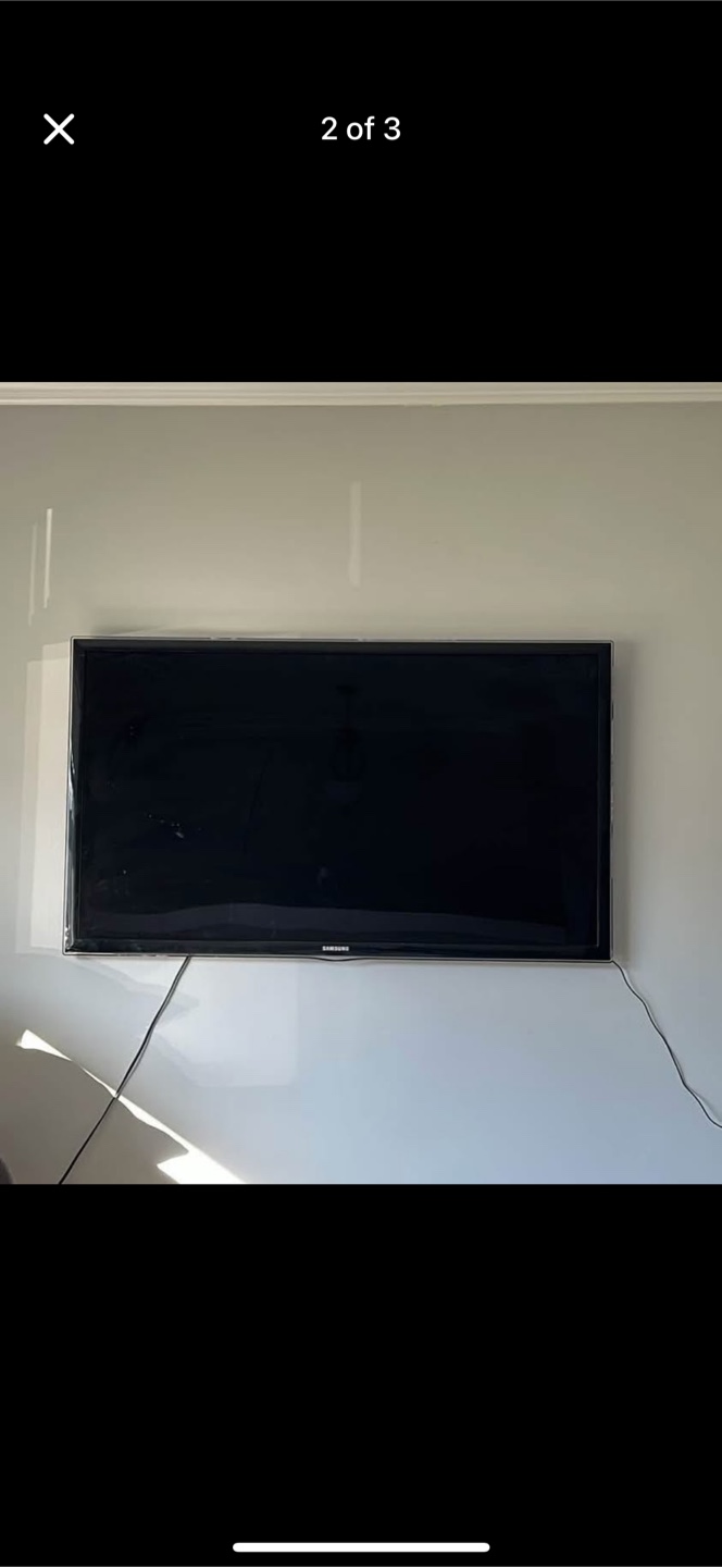 55inch Samsung TV - photo 2