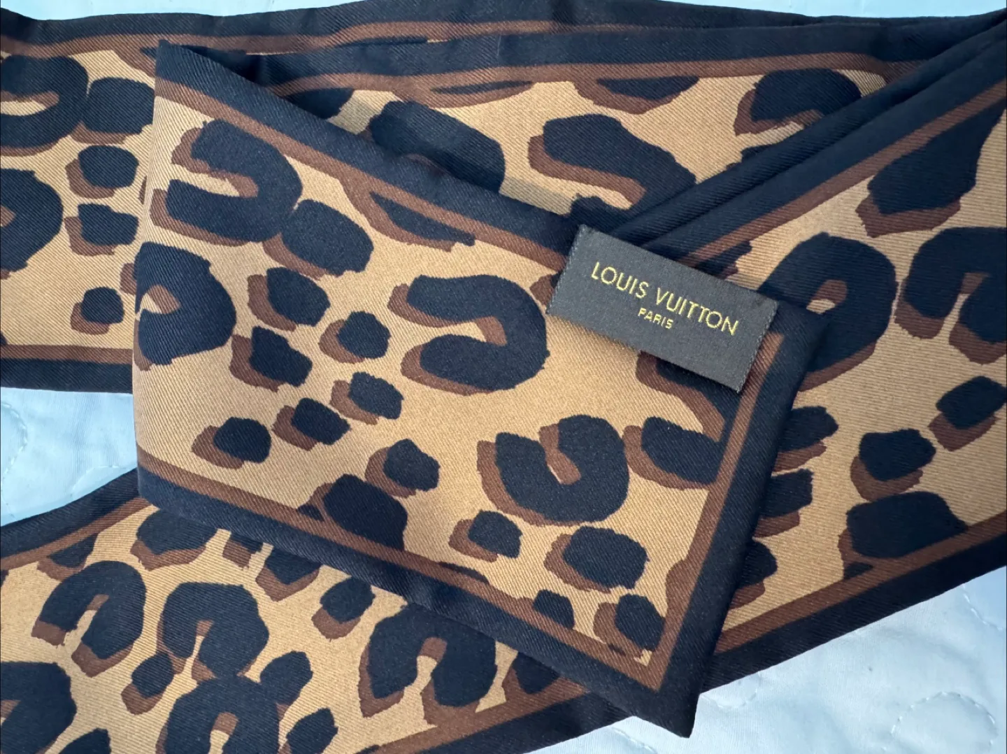 Louis Vuitton Leopard Print Bandeau image indicator(2)