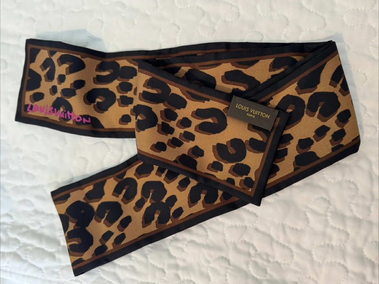 Louis Vuitton Leopard Print Bandeau image indicator(3)