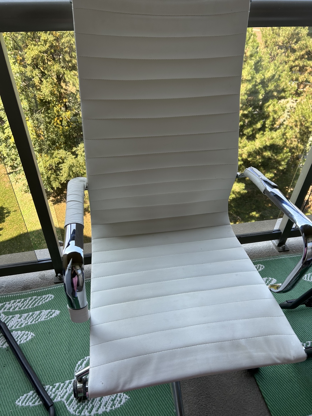 White Office Chair 🧡