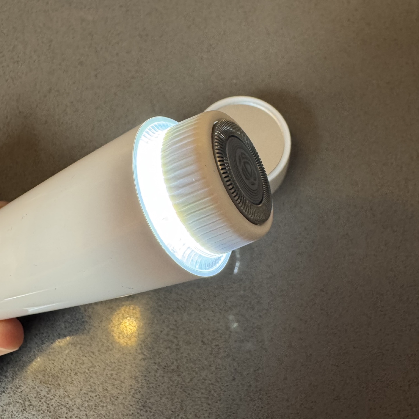 Philips Beauty Cordless Facial Hair Remover - photo 4